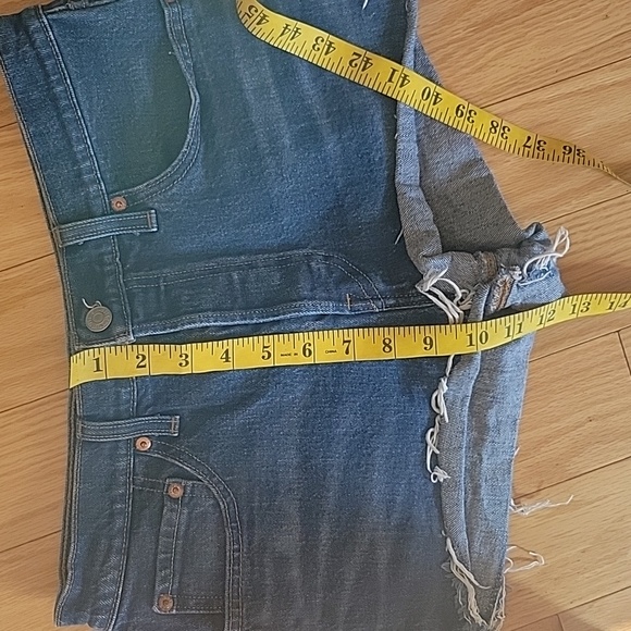 Levi's 501 button fly denim shorts with frayed hem - Picture 9 of 10